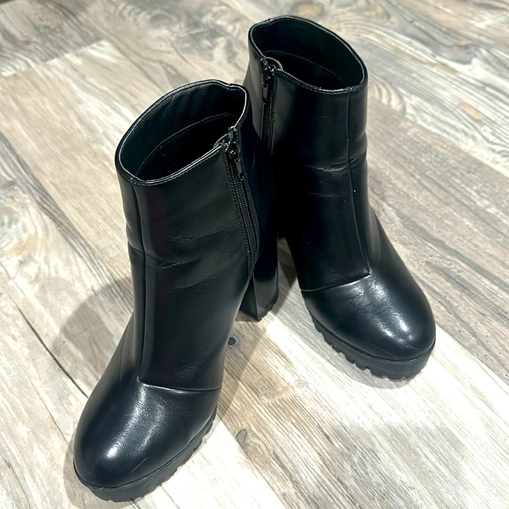 Celia Black Booties Size 9